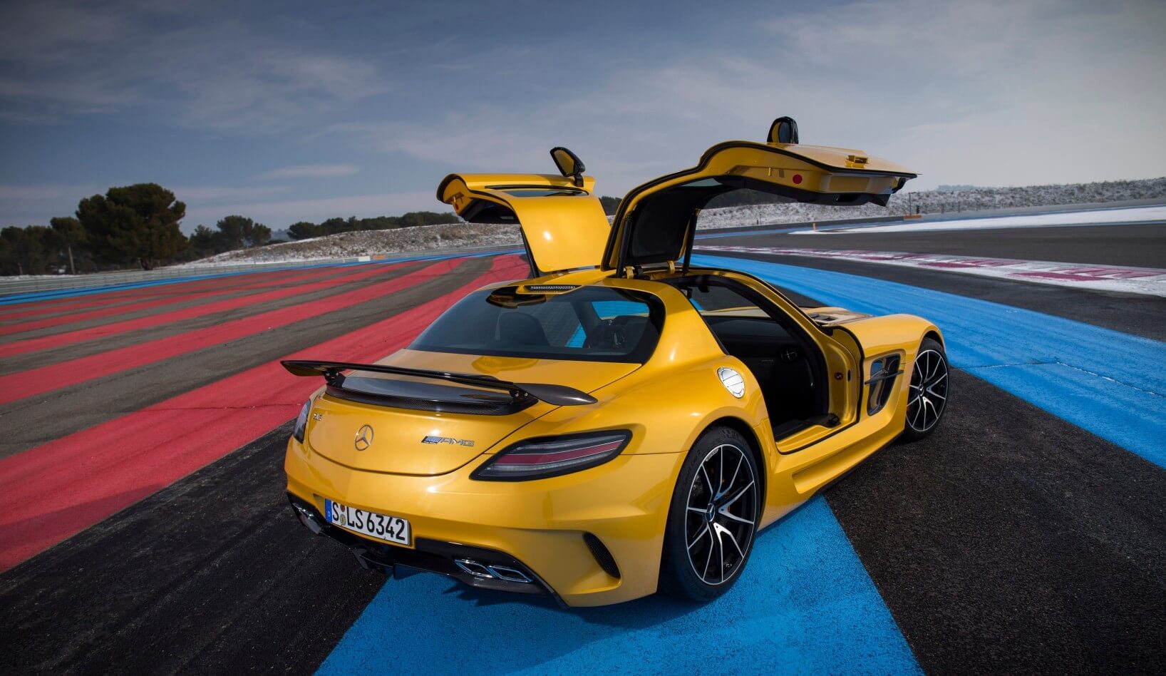 Mercedes Benz SLS 63 AMG Black Series Alas de Gaviota