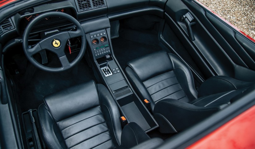 Habitáculo del Ferrari 348 Targa