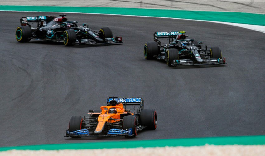 Carlos Sainz con el McLaren lideró la carrera en las primeras vueltas en el GP de 2020