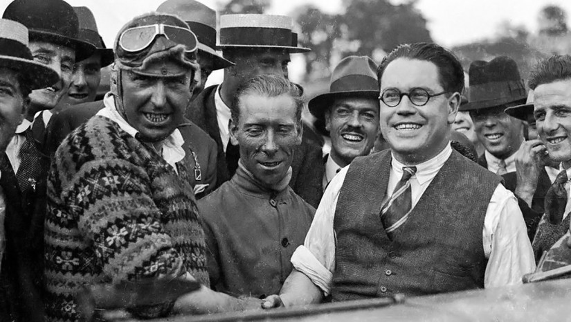 Eldridge (derecha) y Thomas (izquierda) en Brooklands (1925)