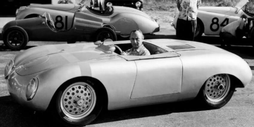 Max Hoffman abordo de un Porsche 356 Speedster