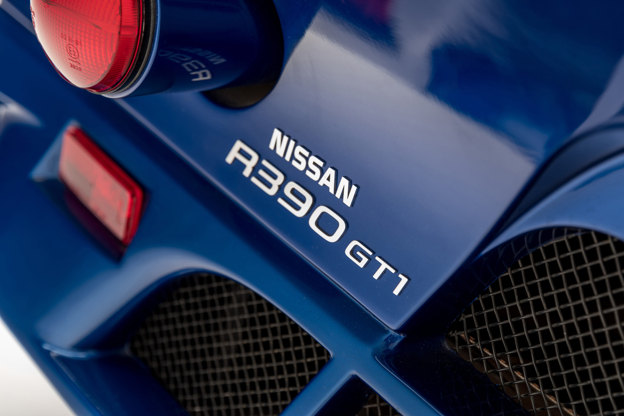 Nissan R390 GT1 logo