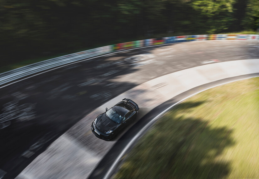 Porsche 718 Cayman GT4 RS en curva