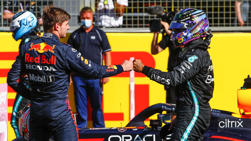 GP F1 Abu Dhabi Verstappen y Hamilton saludándose
