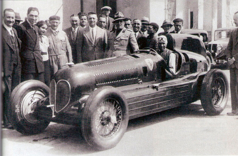 Alfa Romeo 16C Bimotore posado