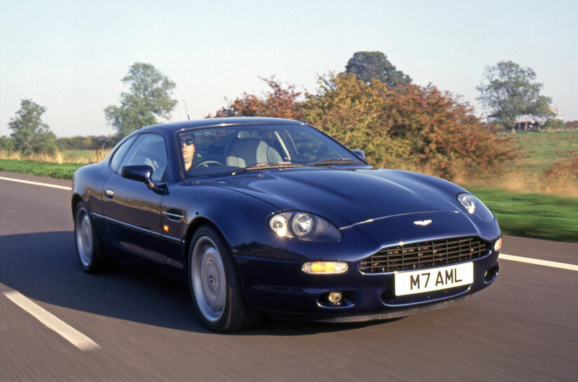 Aston Martin DB7 en azul