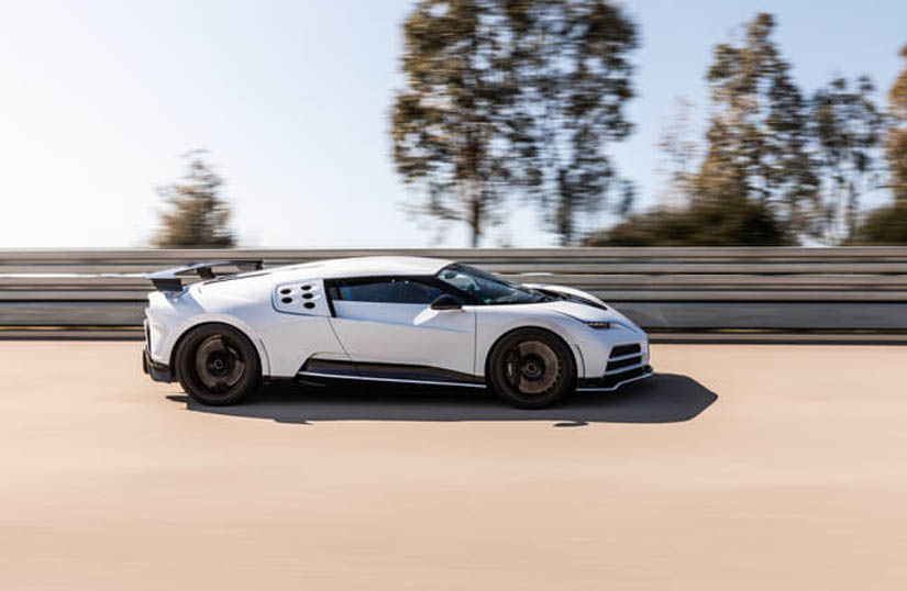 El Bugatti Centodieci blanco