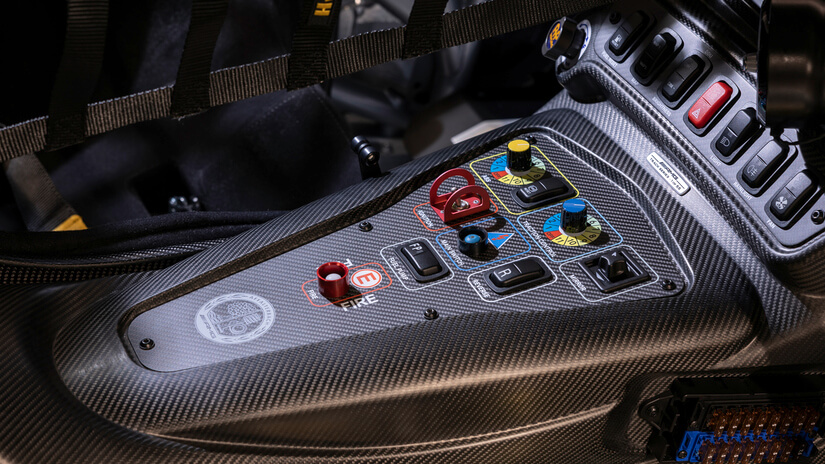 Mercedes-AMG GT Track Series control