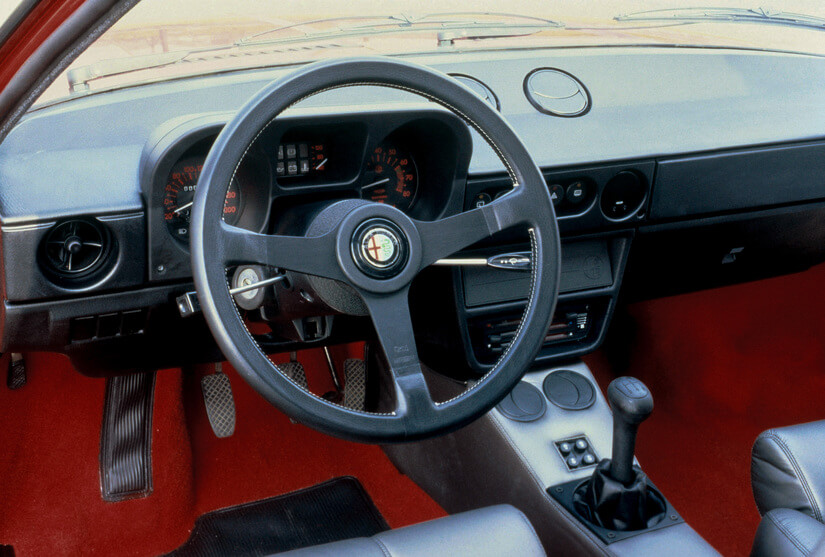 Alfa Romeo Alfasud Sprint 6C volante