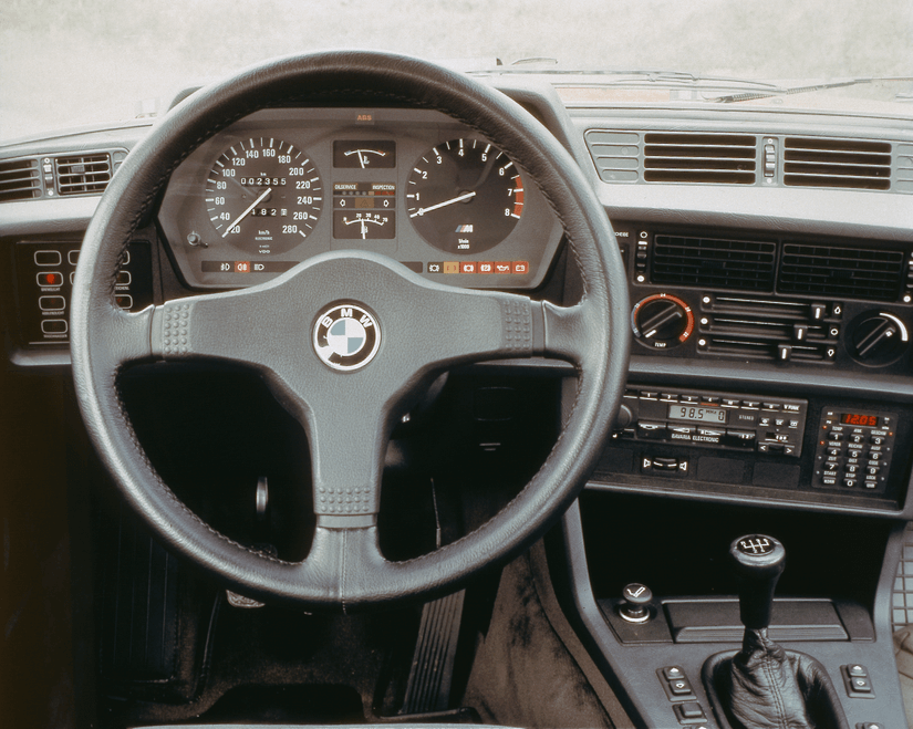 BMW M635 CSI interior