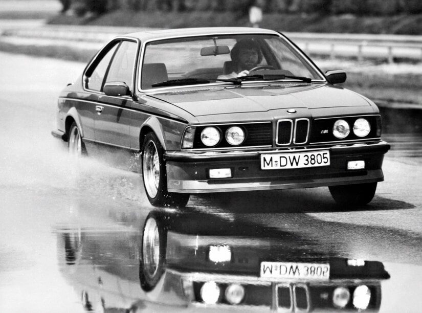BMW M635 CSI en agua