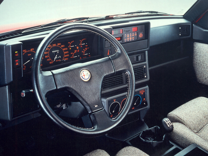 Alfa Romeo 75 Turbo Evoluzione interior