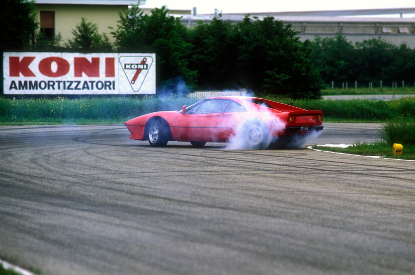 Ferrari GTO derrapada