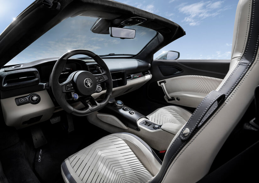 Maserati MC20 Cielo interior
