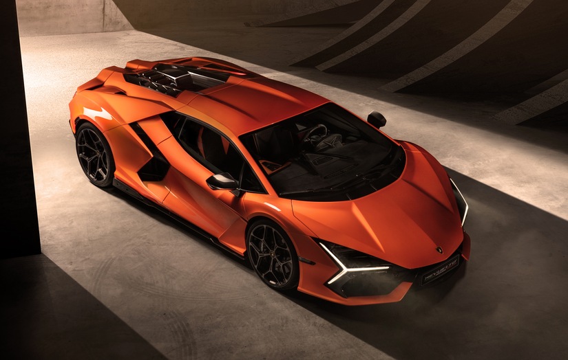 Lamborghini Revuelto: el primer superdeportivo híbrido enchufable V12 -  Eventos Motor